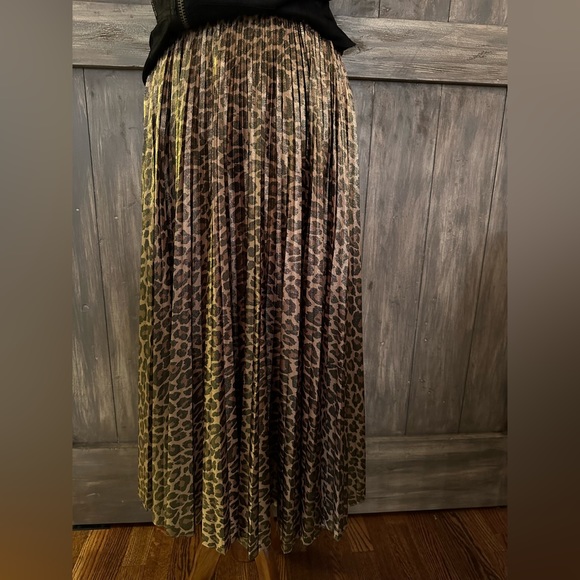 ALC Metallic Leopard Pleated Skirt NWT SZ 4 - Picture 9 of 10